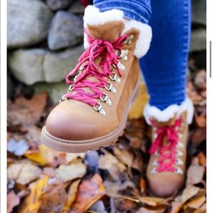 Sorel Ainsley round toe leather boot Size 8